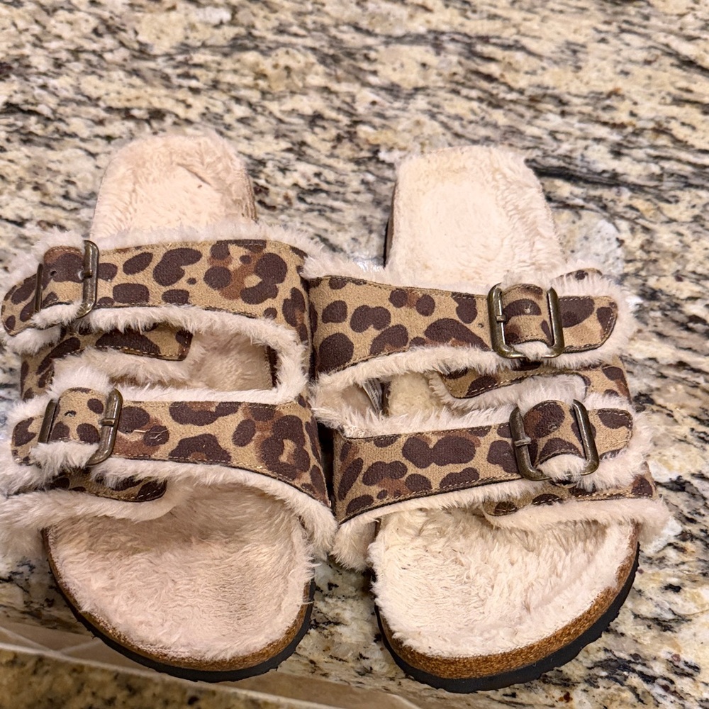 Leopard Print Fuzzy Sandals